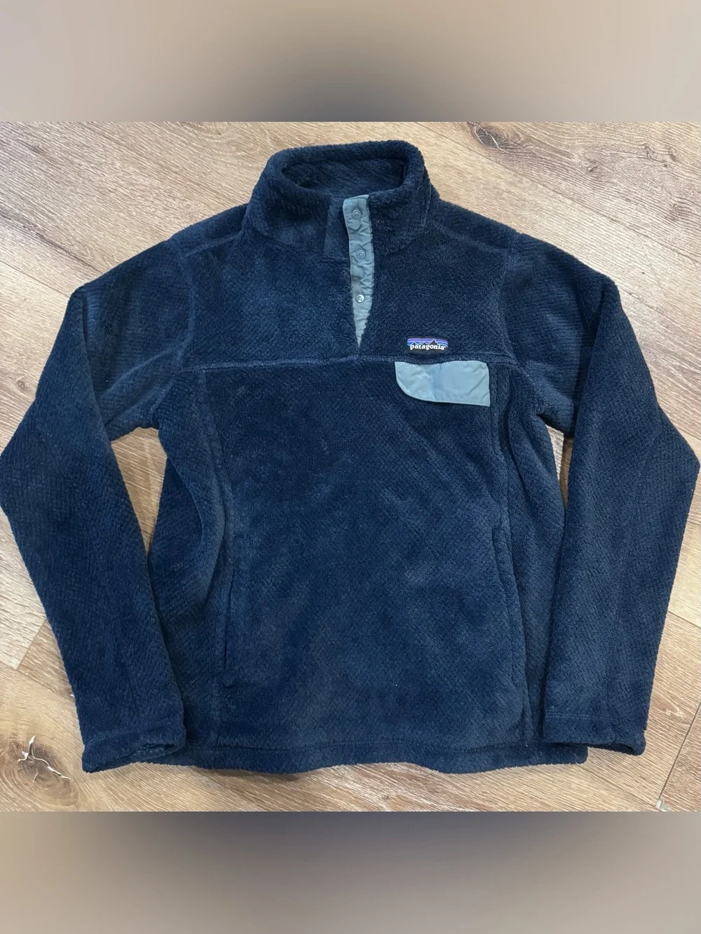 Patagonia women’s Navy button -Front Fleece Pullover